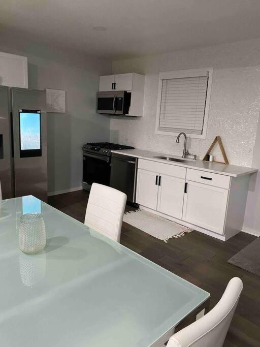 Modern 3Bed 2Bath Ranch With Diy Art Porch 3Tvs And Huge Front Yard To Enjoy! Villa Calumet City Exterior photo