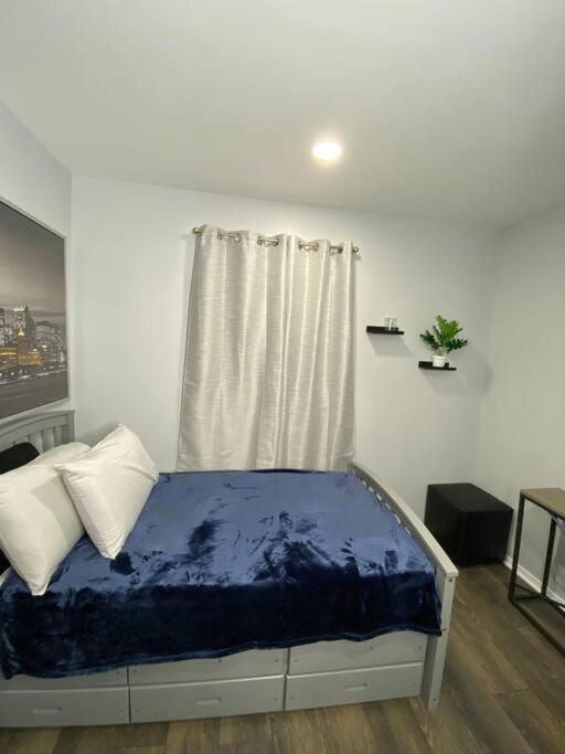 Modern 3Bed 2Bath Ranch With Diy Art Porch 3Tvs And Huge Front Yard To Enjoy! Villa Calumet City Exterior photo
